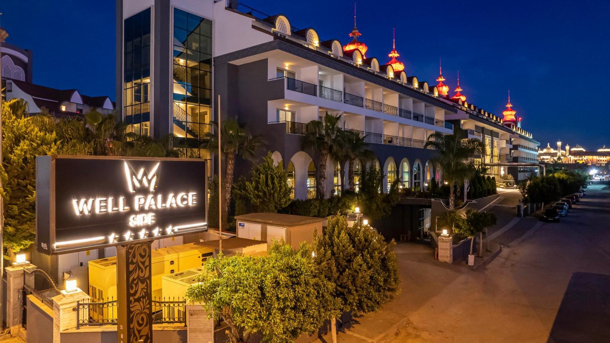 Well Palace Side Exterior foto